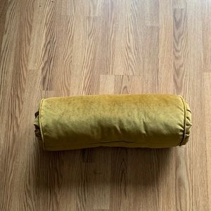 throw pillow